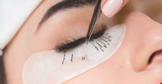 چگونه مژه هایی زیبا داشته باشیم؟